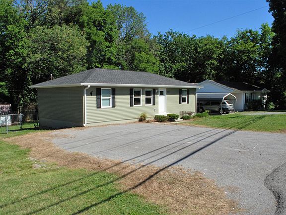 2nd image of 1027 Fairfield Pike