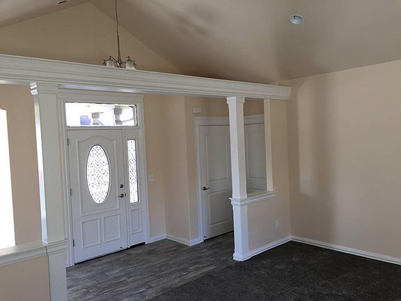Spacious vaulted entry