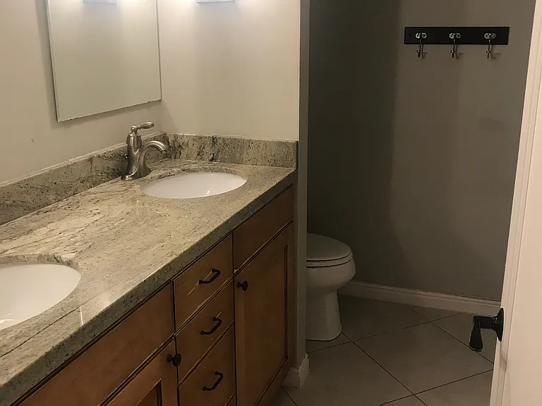 1615 E Harrison Ave — Photo 5
