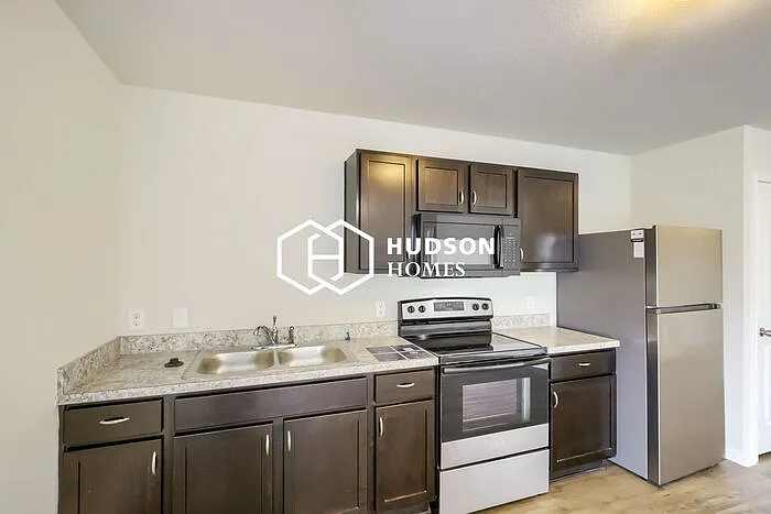 3420 Marshall St #B — Photo 6