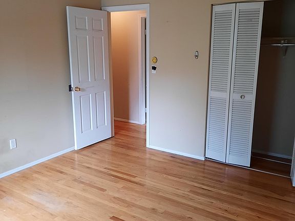 2nd image of 1525 Amboy Dr