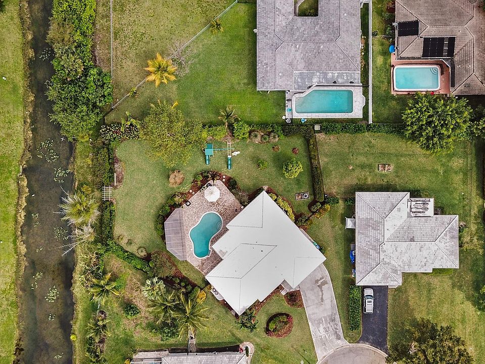 1st image of 10405 NW 39th Manor