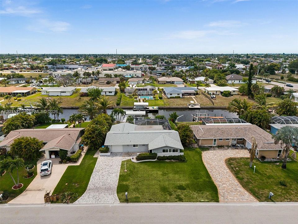 1st image of 3014 SE 17th Ave