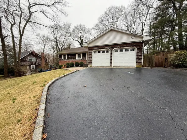 14 Merlin Lane, East Setauket, NY 11733