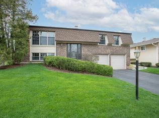 1482 Wm Clifford Ln, Elk Grove Village, IL 60007
