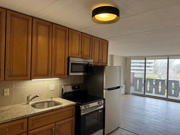 200 Swanton St APT 234, Winchester, MA 01890