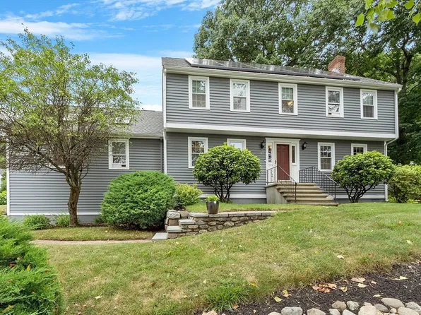 37 Constitution Dr, Leominster, MA 01453
