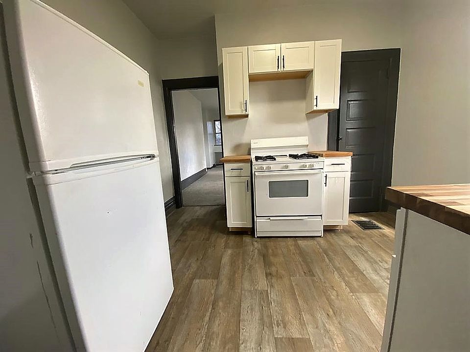 one-bedroom apartment in Brighton Heights