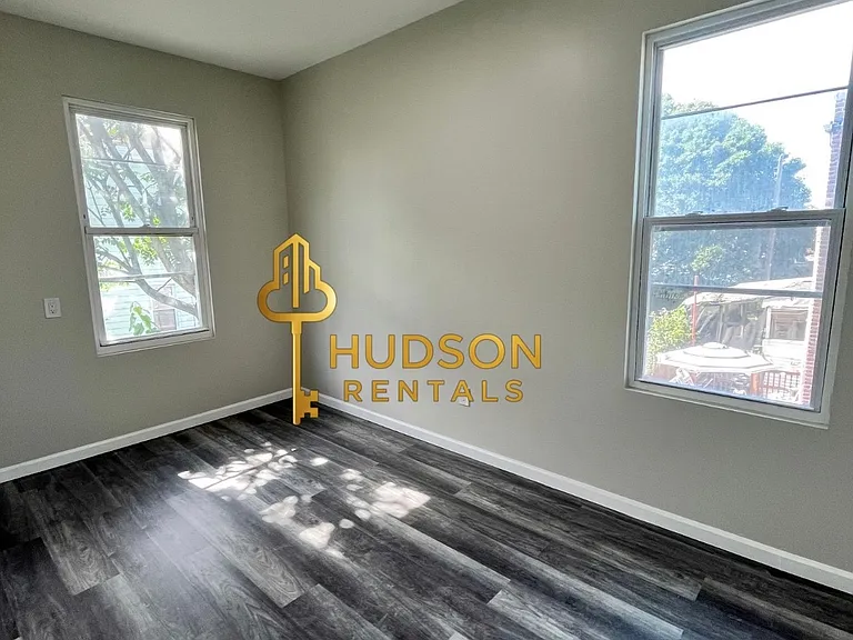 133 Stevens Ave #2 — Photo 4