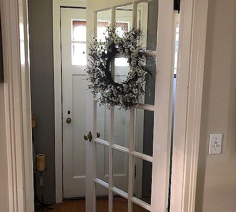 Front entry w/coat closet