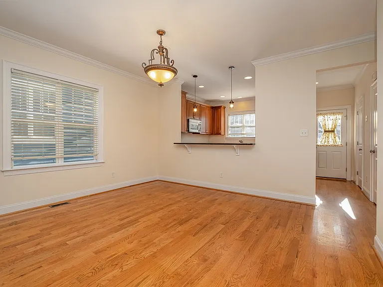 319 Woodvale Pl — Photo 6