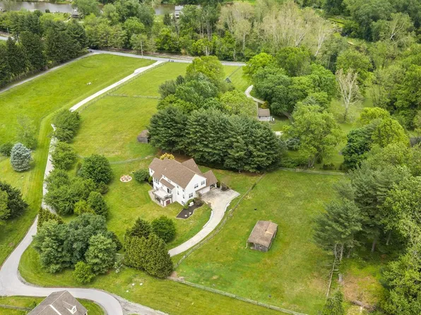 592 W Creek Rd, West Chester, PA 19382