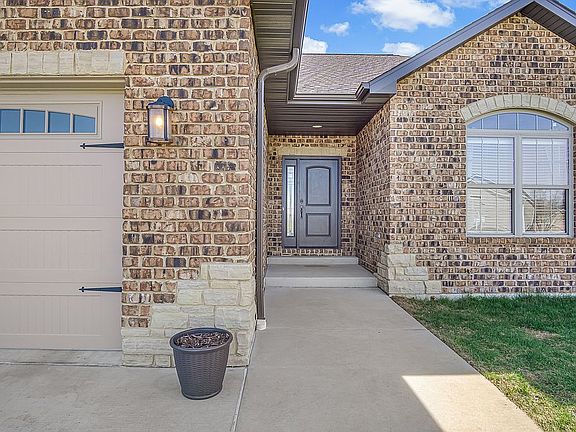 5th image of 732 Prairie Pl