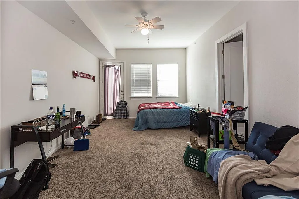 2708 San Pedro St Apt 302 — Photo 4