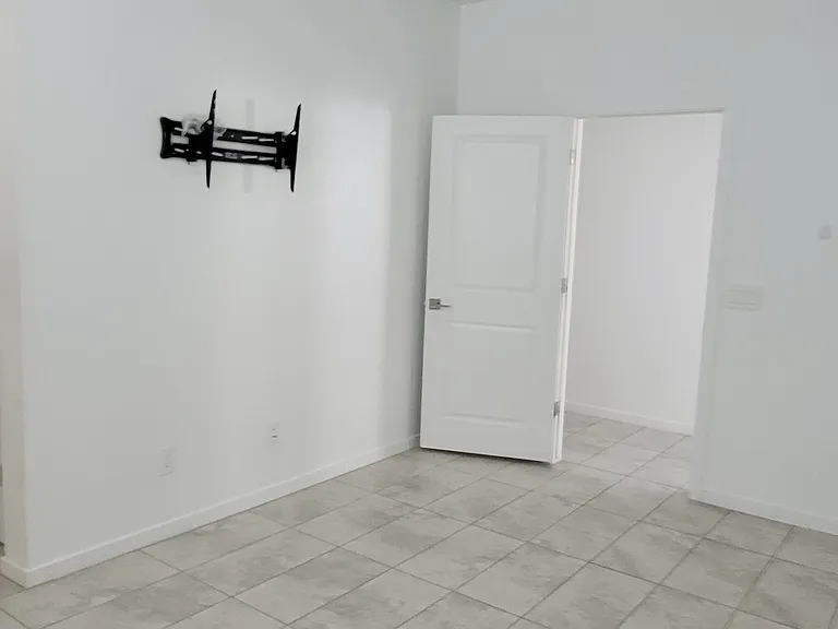 9817 W Southgate Ave — Photo 35