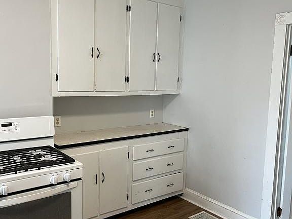 5th image of 328 Locust Ave