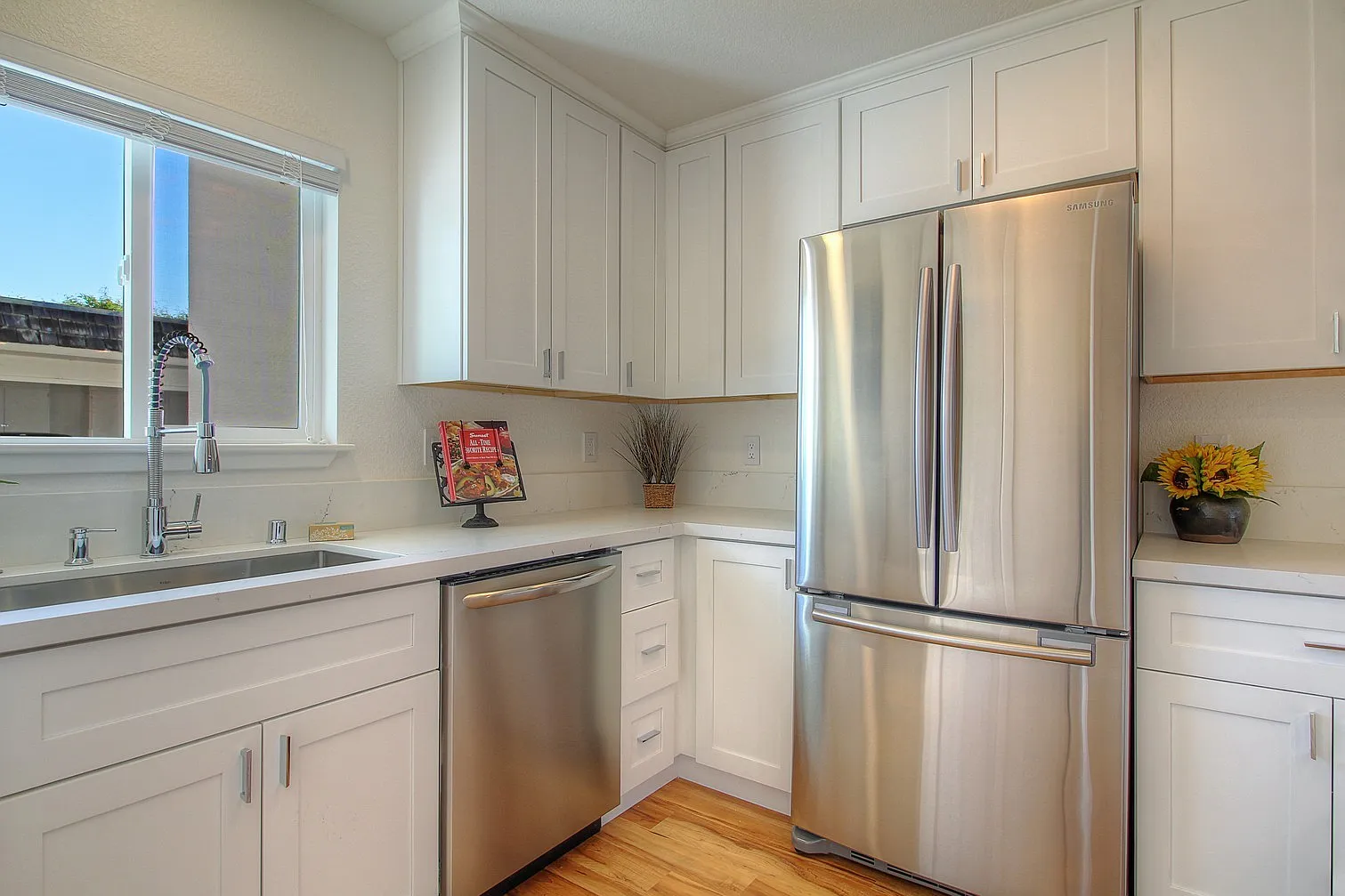 Newly Renovated 2x1.5 Townhome - Brand New Everything! — Photo 2