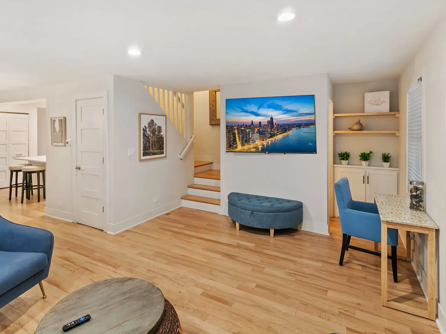 4 bed, 2.5 bath, 1750 sqft, $8,000 — Photo 3