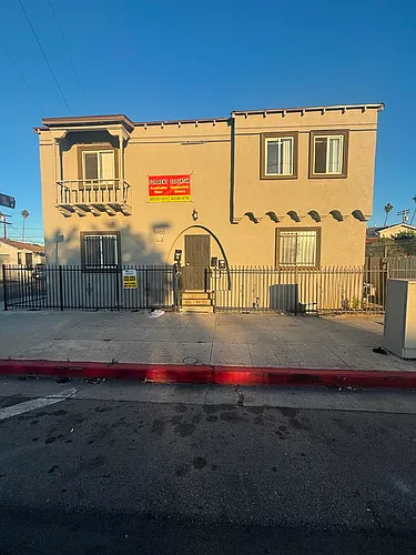 5900 S Hoover St #1 Photo 1