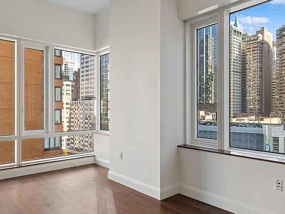 2nd image of 70 Little St W #11D