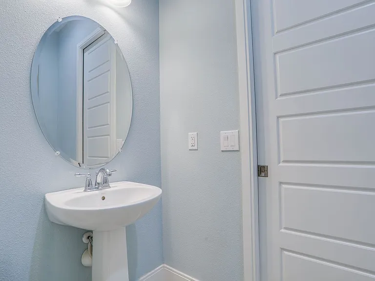510 Captiva Dr — Photo 17