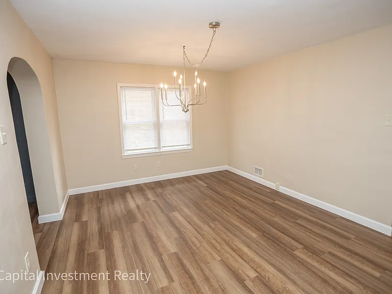 1120 E McCarty St — Photo 9