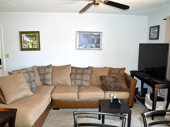 2nd image of 821 Cascade Ct #821