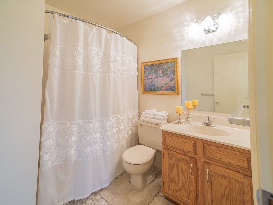 2nd image of 30 Tall Oaks Dr