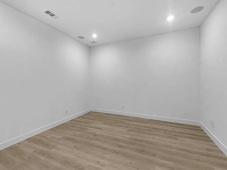 1402 Sunrise View Ln — Photo 14