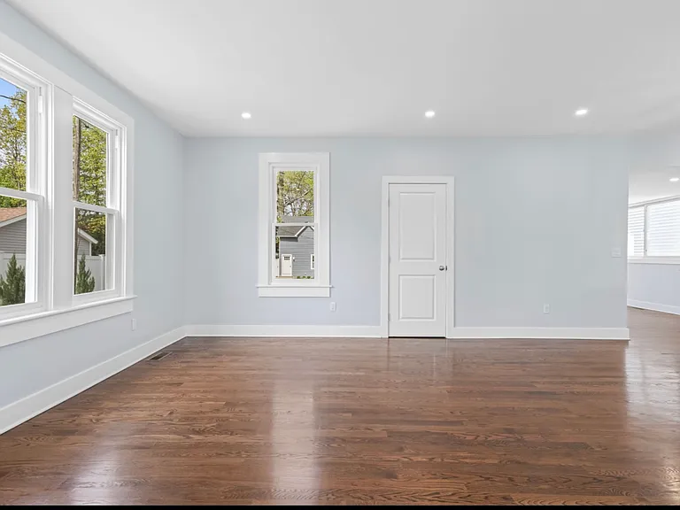 85 Soundview Ave #1 — Photo 6