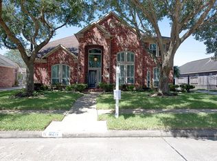 6211 Raintree Dr, Pearland, TX 77584