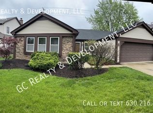 5 Newtown Ct E, Buffalo Grove, IL 60089