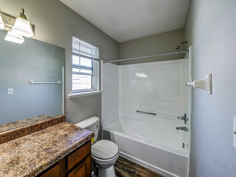 1100 E Ohio St — Photo 26