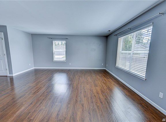 4th image of 8520 173rd St E