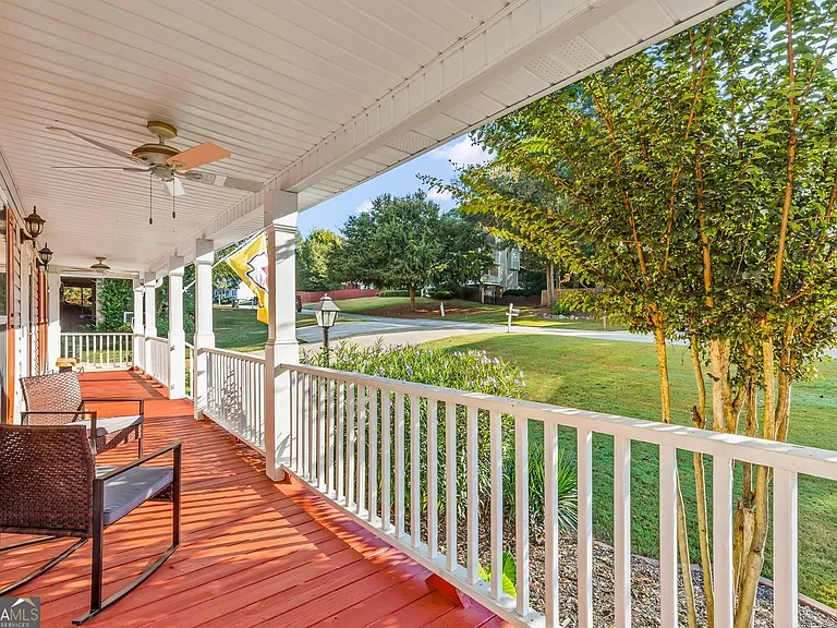552 Magnolia Dr — Photo 4