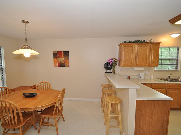 3rd image of 160 Whitney Dr