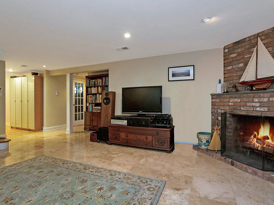 1st image of 9 High Elms Ln