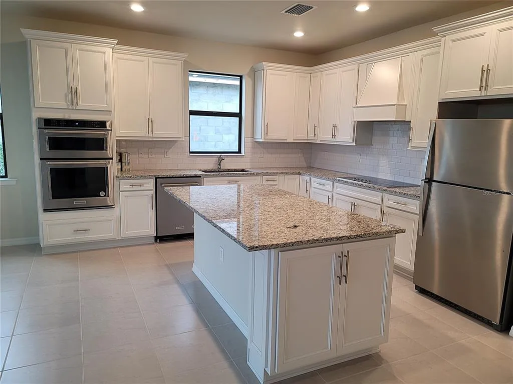 4 bed, 2.0 bath, 1849 sqft, $3,200 — Photo 2