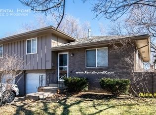 722 S Ridgeview Rd, Olathe, KS 66061
