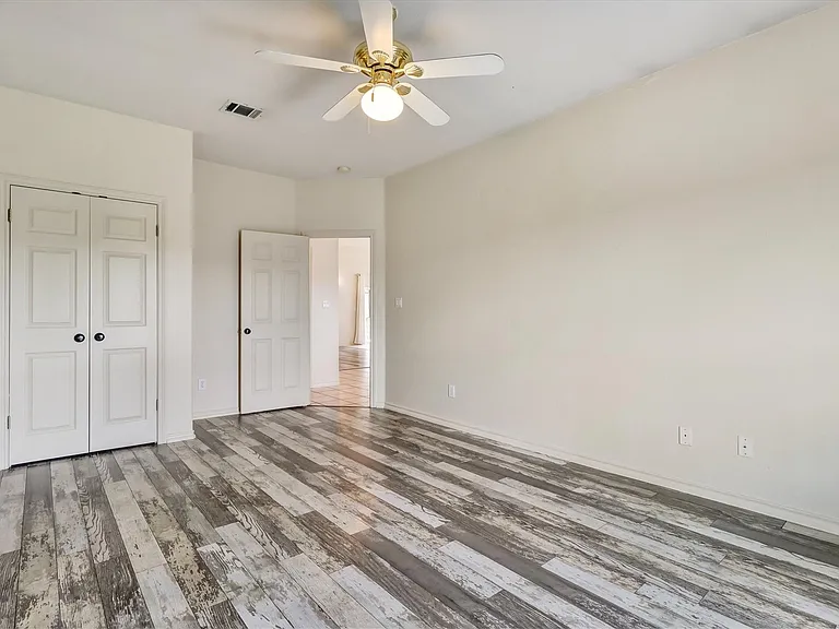 203 Dunkeld Dr — Photo 29
