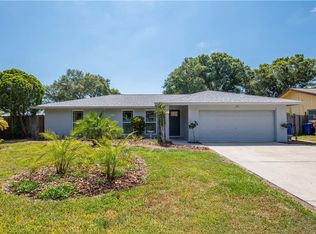 64 Oakwood Dr, Dunedin, FL 34698