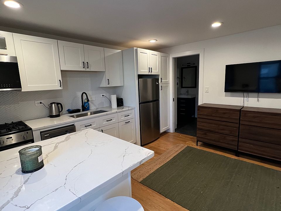 1st image of 2146 W Pierce Ave #4
