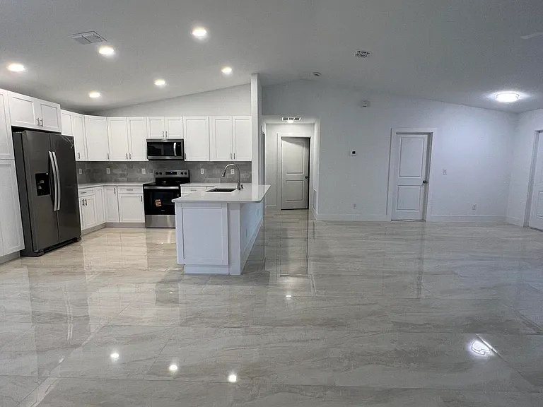 1625 Waneta St SE — Photo 12