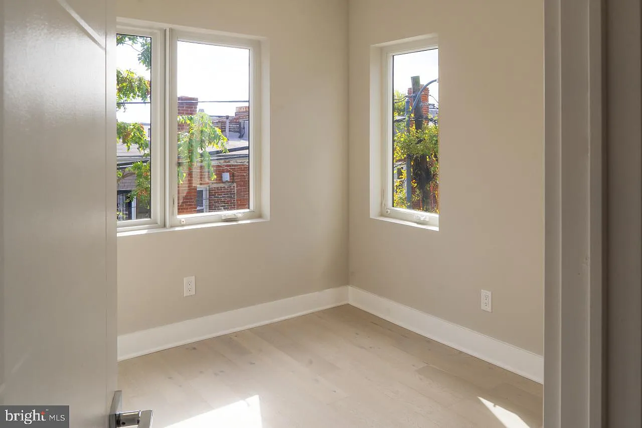2 bed, 1000 sqft, $2,500 — Photo 3