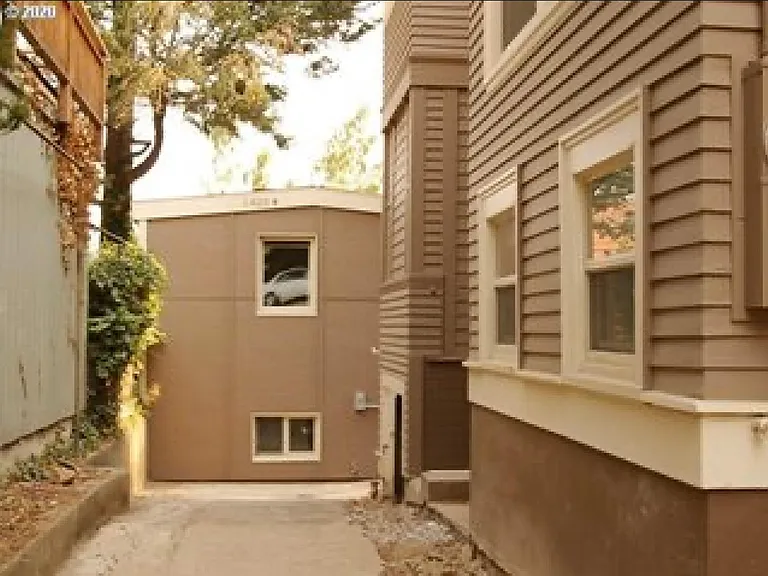 1425 SW Harrison St — Photo 1