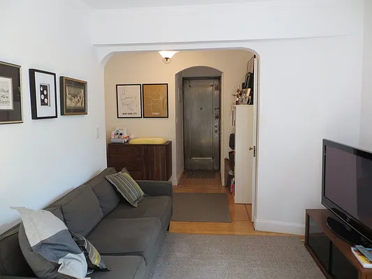 Rented by Minetta Lane Realty Corp | media 17