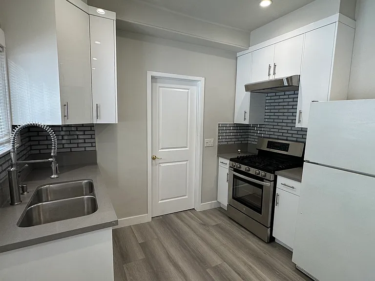 304 N Kenwood St #C — Photo 8