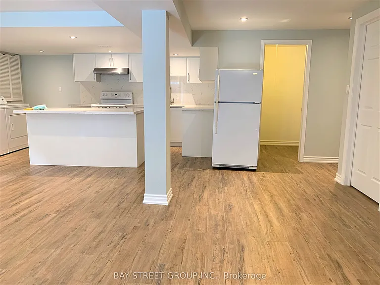 64 Mary Elizabeth Cres #BASEMENT — Photo 6