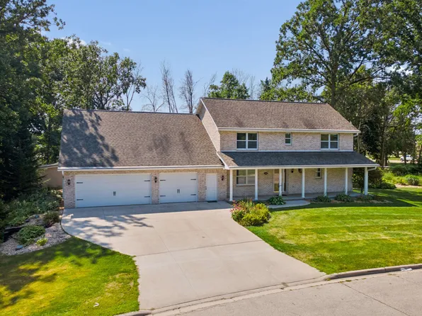 120 E Glenbrook Dr, Pulaski, WI 54162