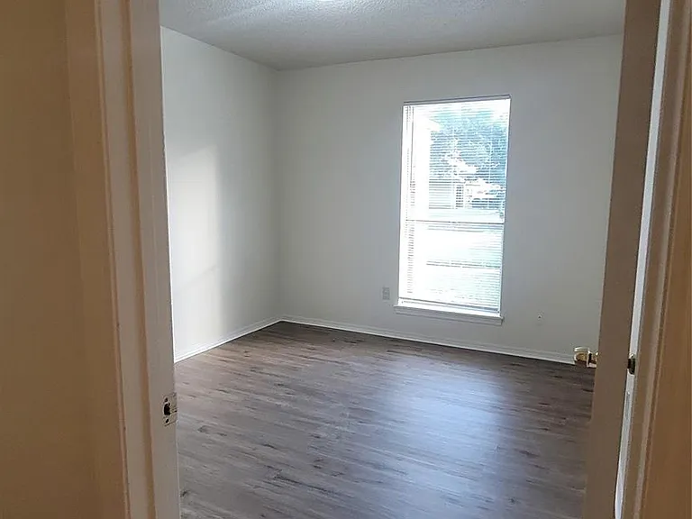 18214 Almonte Ln — Photo 10